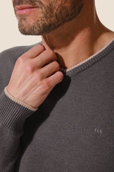 Pull homme en maille col V Nolan