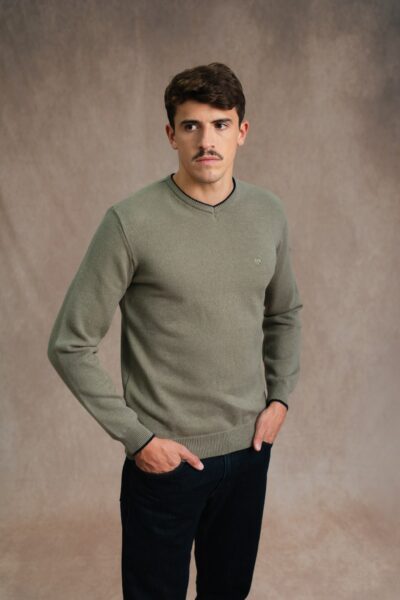 Pull homme en maille col V Nolan