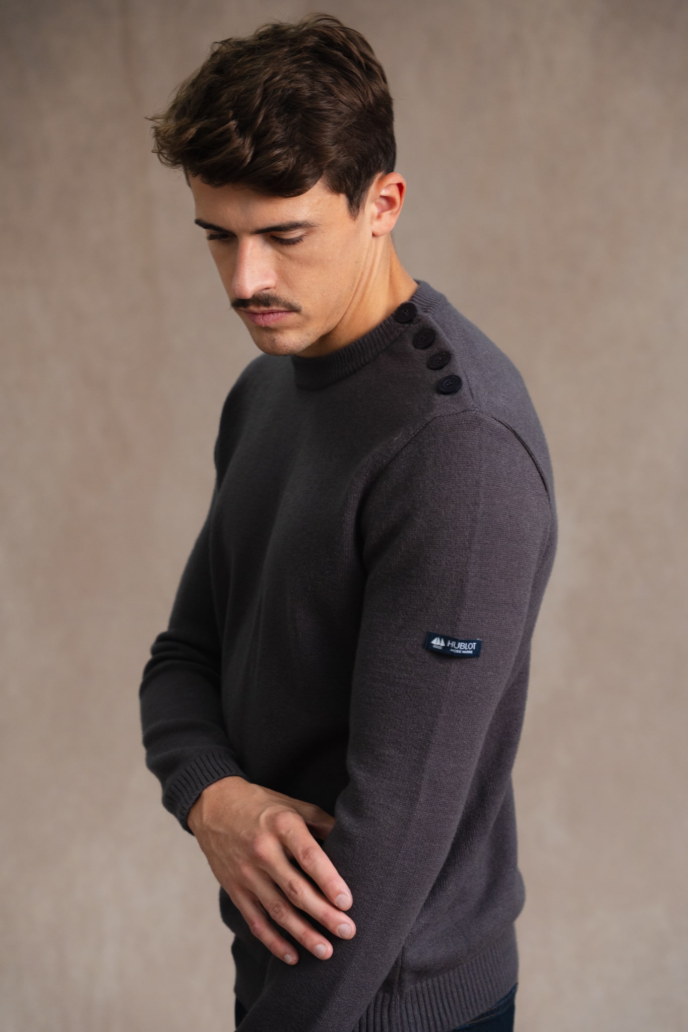 G52YANIS-CARBONE-4-min G52YANIS-CARBONE-4-min