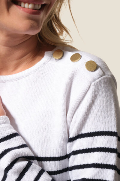 Pull rayé col rond avec boutons épaules