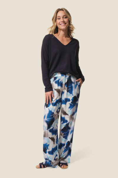 Pantalon femme imprimé fleur. Coupe jambe légèrement ample Joanna