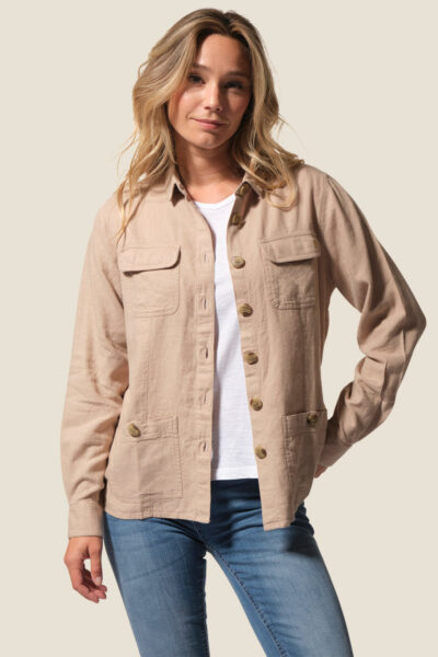 Surchemise femme. Coupe droite. Manches montées longues avec finition patte capucin et poignet Raquel.