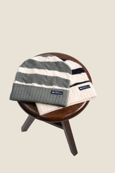 Bonnet maille torsadée rayé
