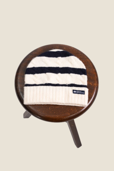 Bonnet maille torsadée rayé