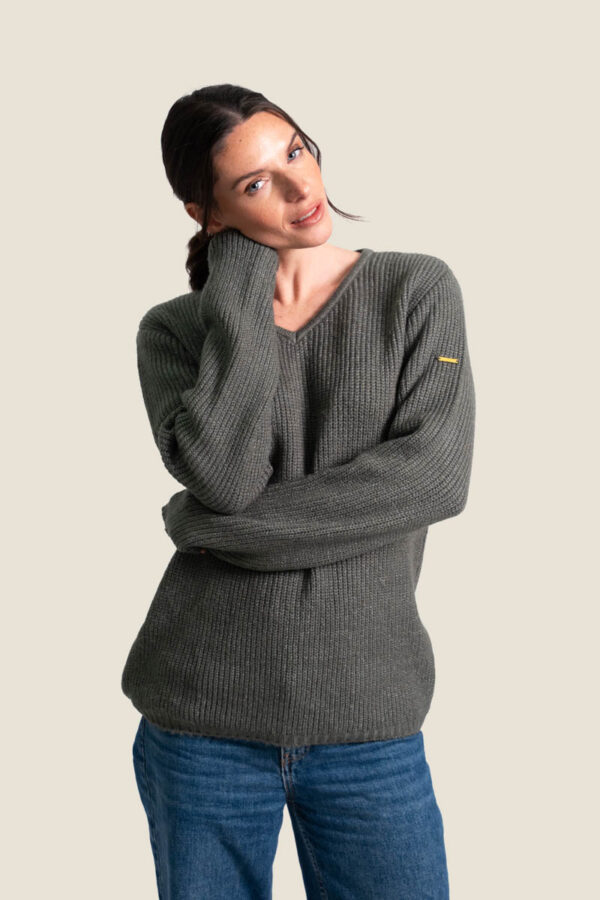Pull femme col V Victoria – Amande
