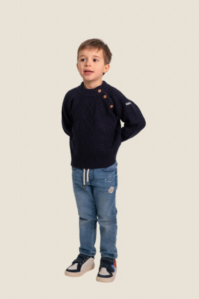 Pull garçon avec torsades, manches raglan , col rond avec patte et boutons Virgil