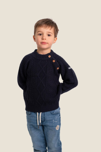 Pull garçon avec torsades, manches raglan , col rond avec patte et boutons Virgil