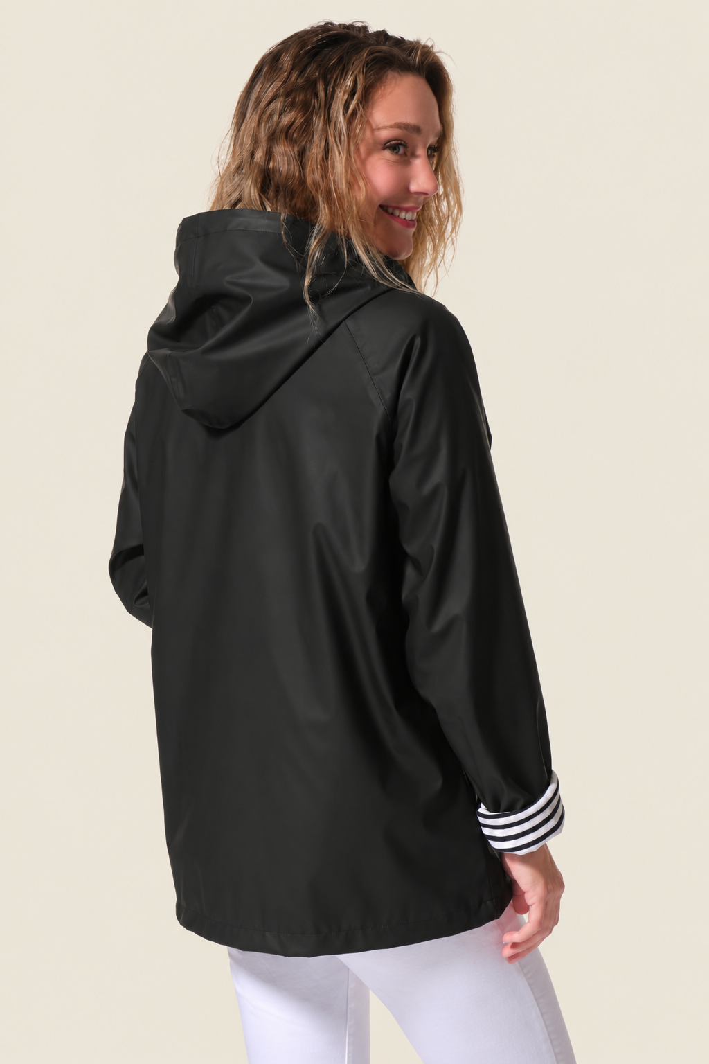 D42PROUE FEMME NOIR (2)